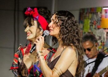 Ayşegül Aldinç’ten Bodrum’da rengarenk konser