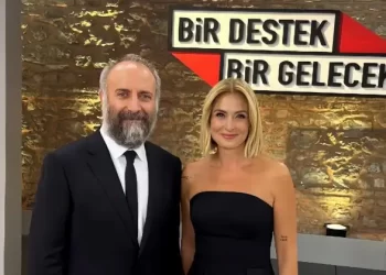 Tüm Türkiye depremden etkilenen öğrenciler için kenetlendi