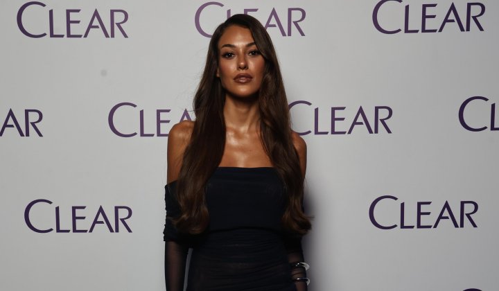 Clear Women, yeni serisini Dilan Çiçek Deniz ile tanıttı