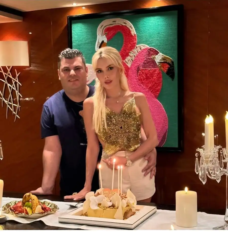 Elif İnci Aras'a bol pastalı doğum günü kutlaması 3 elif inci aras dgunu2 Elif İnci Aras'a bol pastalı doğum günü kutlaması