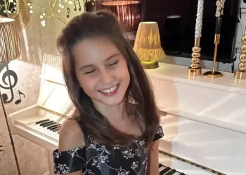 10 yaşındaki piyanist İpek Nisa Göker’den renkli, rüya gibi bir albüm