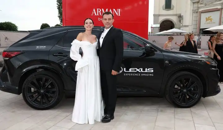 Lexus, Melis Sezen ve Salih Bademci ile Venedik Film Festivali’ni salladı 1 Lexus, Melis Sezen ve Salih Bademci ile Venedik Film Festivali’ni salladı
