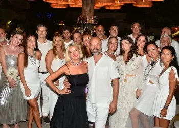 İş insanı Ali Güzel’den eşi Seda Güven’e doğum günü sürprizi