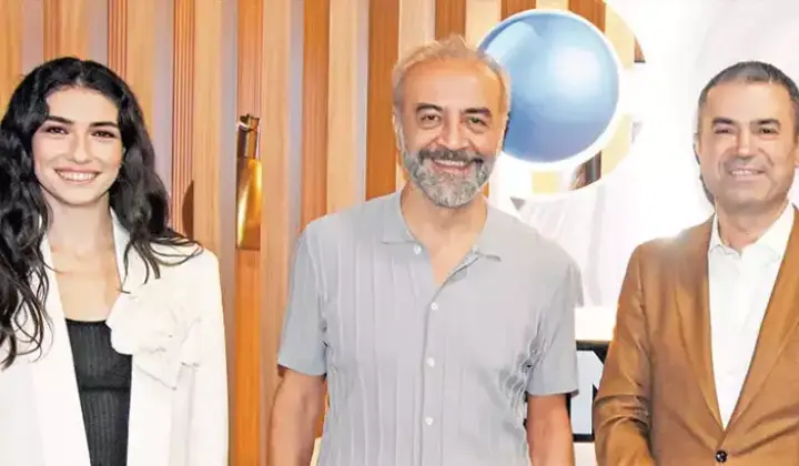 ‘Annem Ankara’nın başrol oyuncularından dünyaya evrensel mesaj