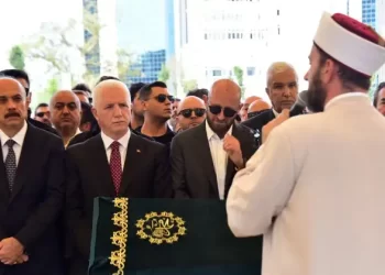 Kebap Kralı Arif Develi sevenleri tarafından son yolculuğuna uğurlandı