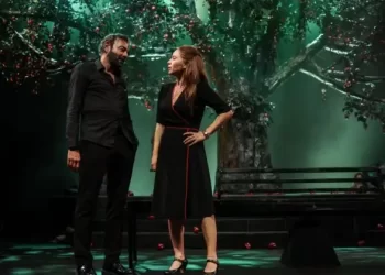 ‘Aşk Biter mi?’ AKM’de tiyatroseverlerle buluşuyor