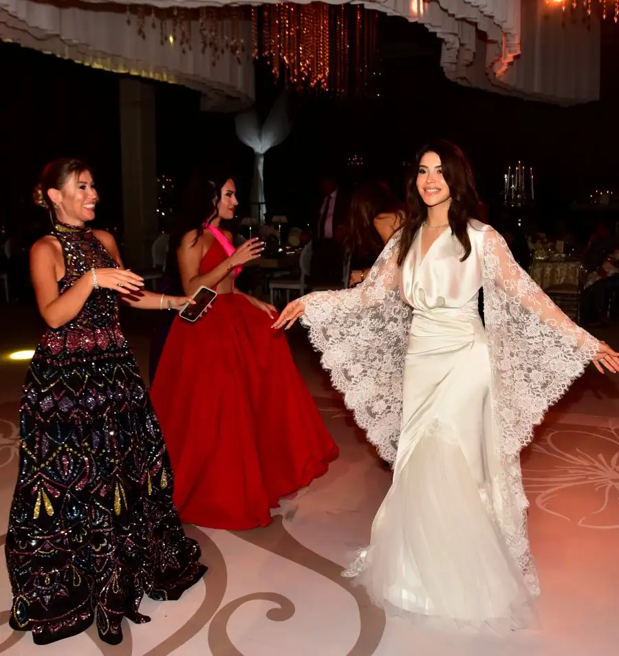 Dilara Şaşmaz ile Jibran Jakhura dillere destan bir düğünle mutluluğa 'evet' dedi 7 dilara sasmaz dugun8 Dilara Şaşmaz ile Jibran Jakhura dillere destan bir düğünle mutluluğa 'evet' dedi
