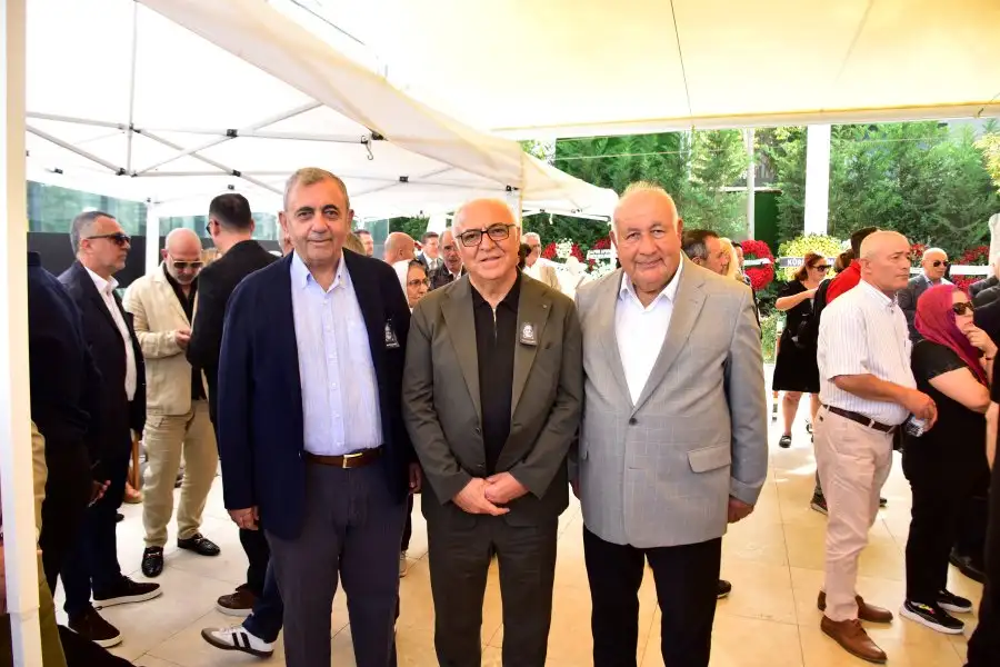 Kebap Kralı Arif Develi sevenleri tarafından son yolculuğuna uğurlandı 8 efsoo Kebap Kralı Arif Develi sevenleri tarafından son yolculuğuna uğurlandı