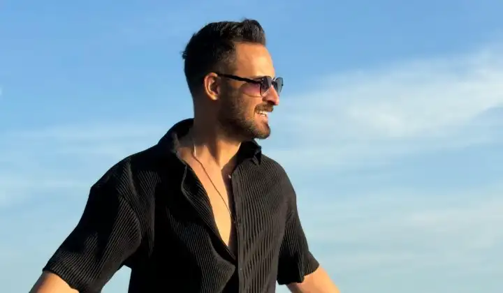 Faruk Emre yeni teklisi 'Senin Senin'i kliplendirdi 1 Faruk Emre yeni teklisi ‘Senin Senin’i kliplendirdi