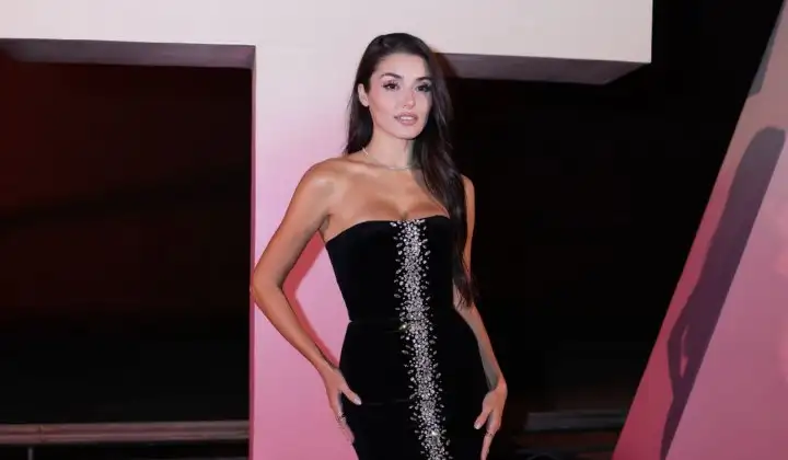 Hande Erçel’den Fas çıkarması