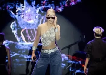 Hande Yener bu kez İzmir’ salladı
