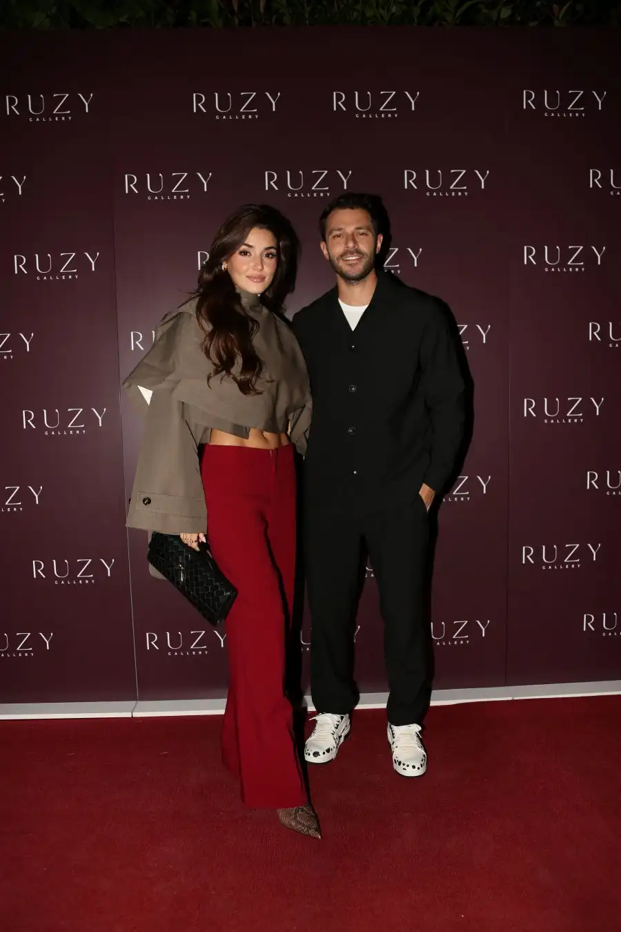handeercel hakansabanci Çağatay Odabaş’ın, 'Işık. Gölge. Sahneler' sergisi renkli davetle açıldı