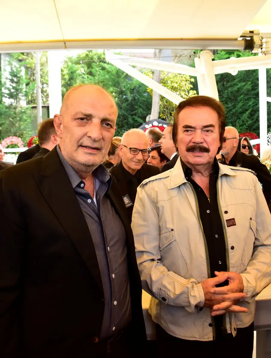 Kebap Kralı Arif Develi sevenleri tarafından son yolculuğuna uğurlandı 4 mustafa orhan Kebap Kralı Arif Develi sevenleri tarafından son yolculuğuna uğurlandı