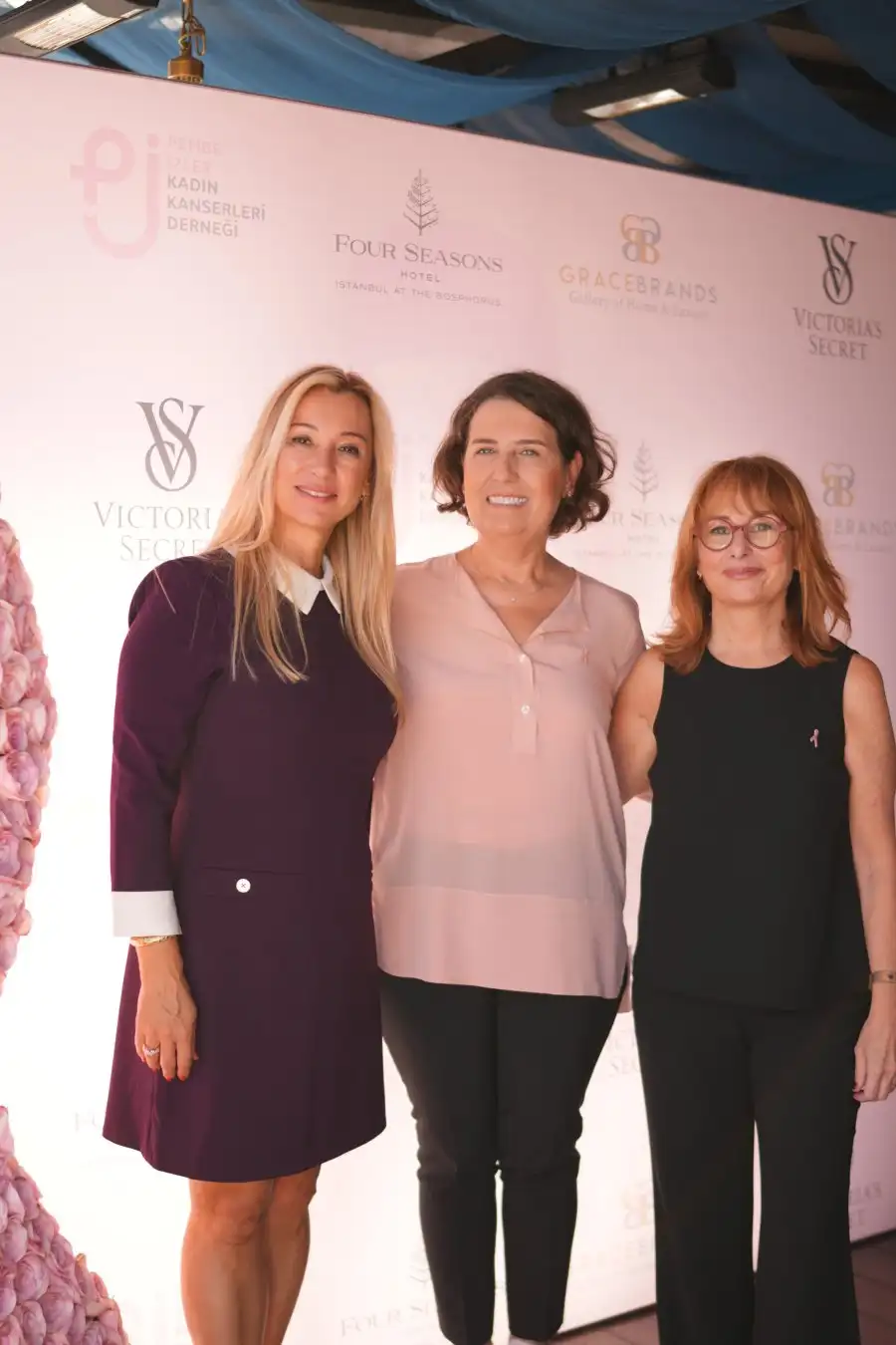 Victoria’s Secret ve Pembe İzler Kadın Kanserleri Derneği'nden anlamlı iş birliği 2 pembe victoria1 Victoria’s Secret ve Pembe İzler Kadın Kanserleri Derneği'nden anlamlı iş birliği