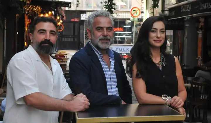 Yurdaer Okur, Küçük Prens eserini tiyatro ve kum sanatıyla birleştirdi 1 Yurdaer Okur, Küçük Prens eserini tiyatro ve kum sanatıyla birleştirdi
