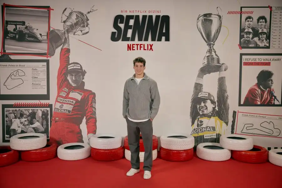 Netflix dizisi Senna’nın özel gösterimi İstanbul’da gerçekleştirildi 3 1732691194 Cem B l kba Netflix dizisi Senna’nın özel gösterimi İstanbul’da gerçekleştirildi