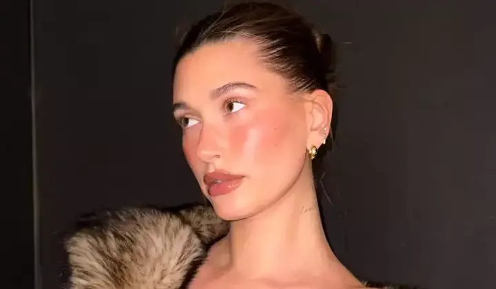 Hailey Bieber'dan çekirdek aile pozu 2 Hailey Bieber’dan çekirdek aile pozu