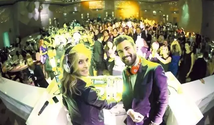 Arzu Sabancı DJ'liğe soyundu 1 Arzu Sabancı DJ’liğe soyundu