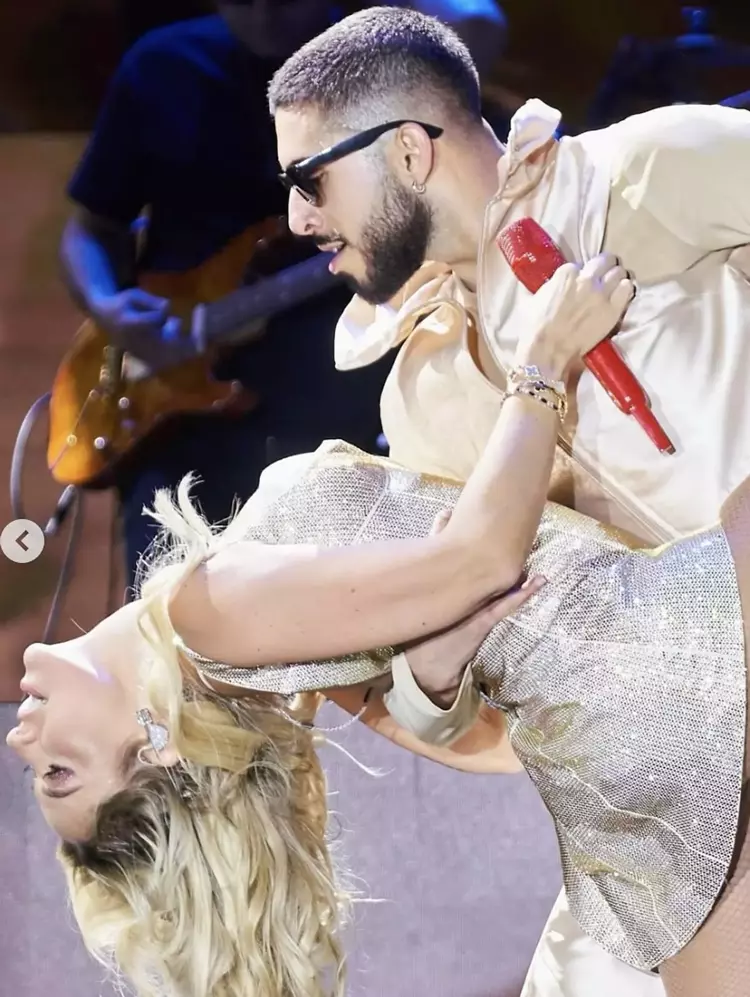 Dizisinin fragmanı yasaklanınca konserinde benzer pozlar verdi 4 673448861c6481e6e4a5c5eb Dizisinin fragmanı yasaklanınca konserinde benzer pozlar verdi