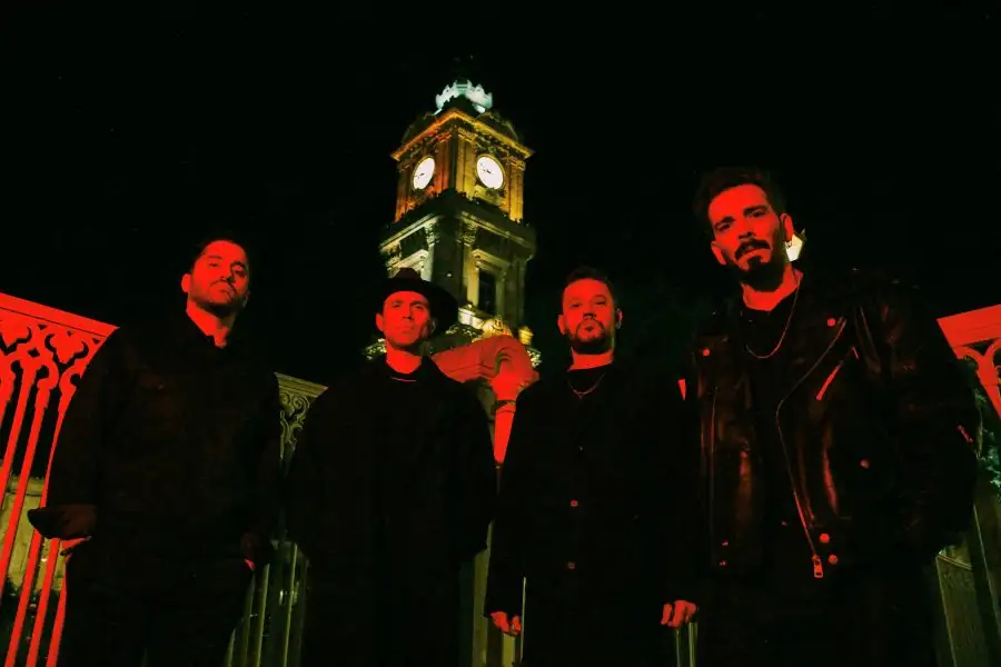 adamlarrr Grup Gündoğarken’in efsanevi şarkıları yeni neslin yorumuyla canlanıyor!