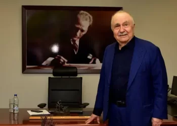 Başöğretmenimiz Atatürk kırmızı çizgimizdir