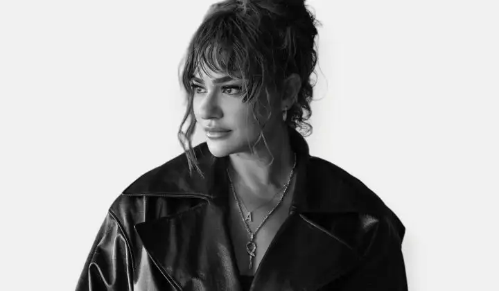 Derya Bedavacı'dan yeni hit: Seni Seven Kimdi 2 Derya Bedavacı’dan yeni hit: Seni Seven Kimdi