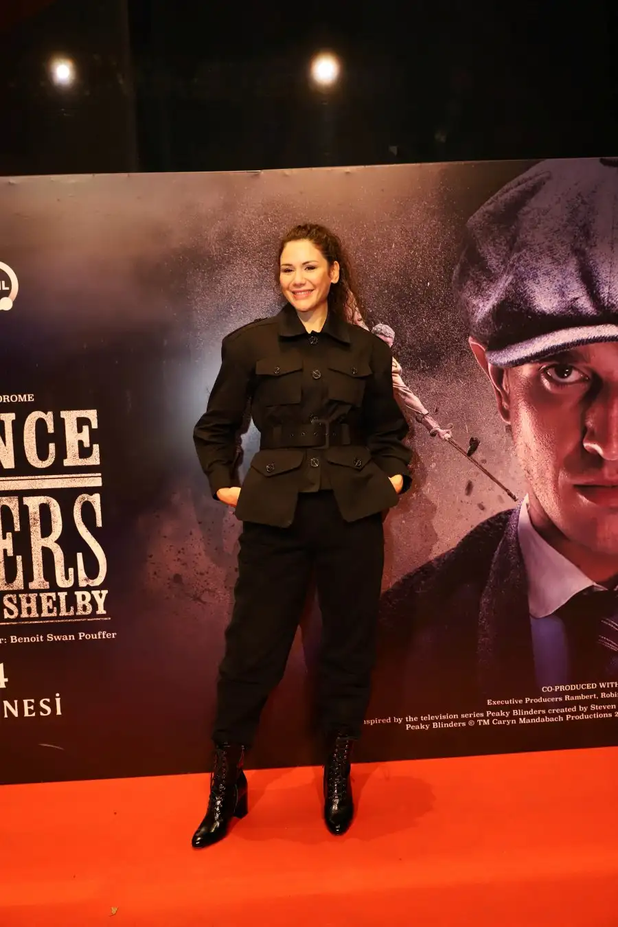 ekin turkmen Peaky Blinders Dans Tiyatrosu'nun prömiyerine ünlü akını