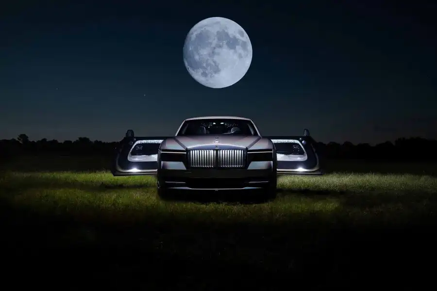 1734636662 RR SPECTRELUNAFLAIR Rolls-Royce 2024 yılında özel üretimde rekor kırdı
