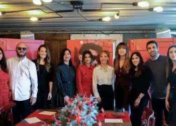 Ünlü isimler sezonun güneş gözlüğü trendlerini keşfetti