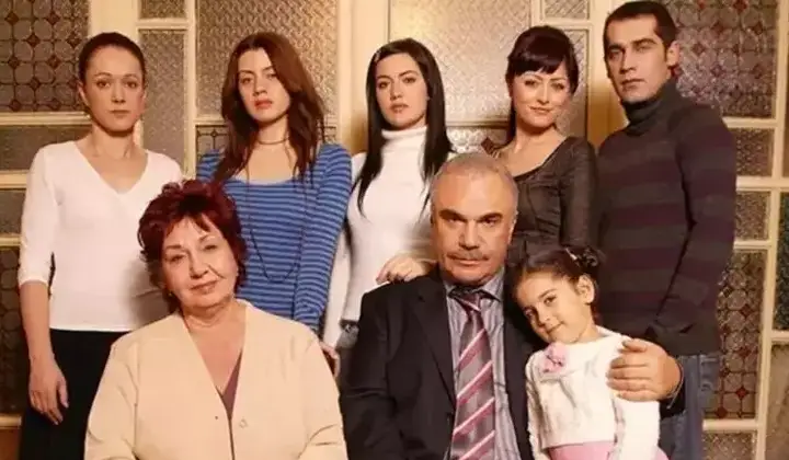 Yaprak Dökümü oyuncuları yıllar sonra bir araya geldi 2 Yaprak Dökümü oyuncuları yıllar sonra bir araya geldi
