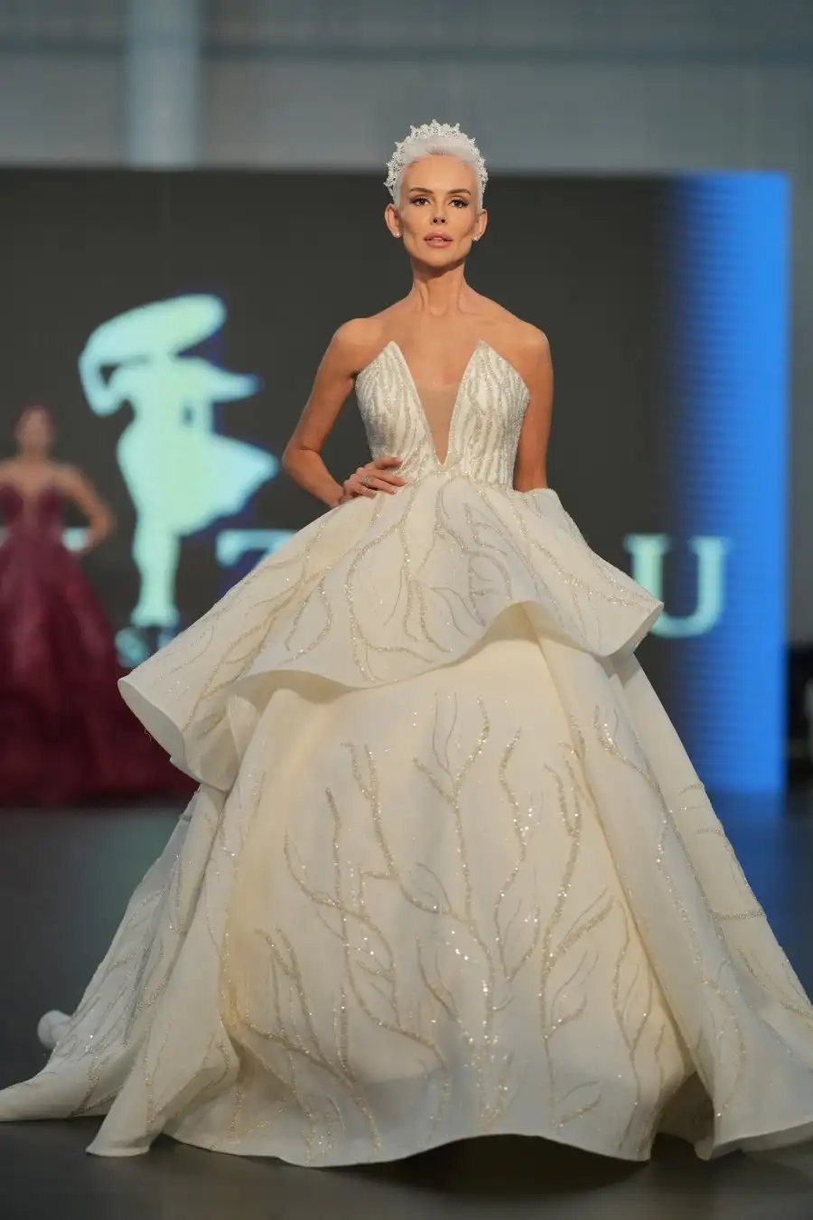 AKN00462 6. Fashion Breeze defilesi ünlü modellerin katılımıyla gerçekleşti