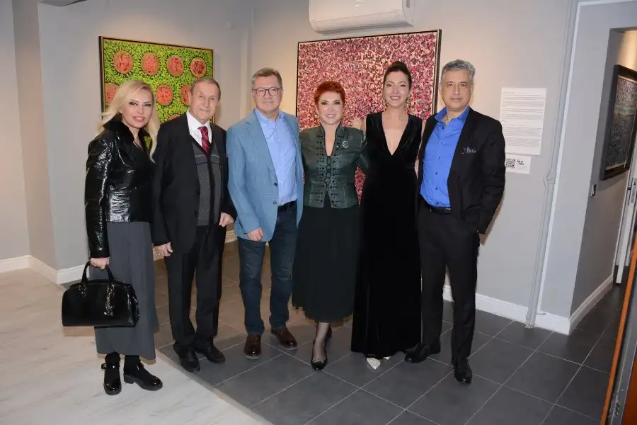Ressam Akın Ekici’nin ‘Infinite Circle’ sergisi sanatseverlerle buluştu 3 DSC 3978 Ressam Akın Ekici’nin ‘Infinite Circle’ sergisi sanatseverlerle buluştu