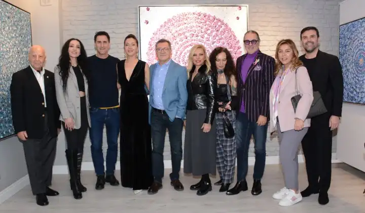 Ressam Akın Ekici’nin ‘Infinite Circle’ sergisi sanatseverlerle buluştu 2 Ressam Akın Ekici’nin ‘Infinite Circle’ sergisi sanatseverlerle buluştu