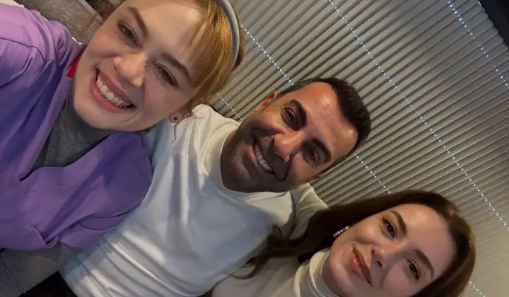 Emre Karayel, Demet Evgar ve Elit Andaç Çam'dan ilk kare 1 Emre Karayel, Demet Evgar ve Elit Andaç Çam’dan ilk kare