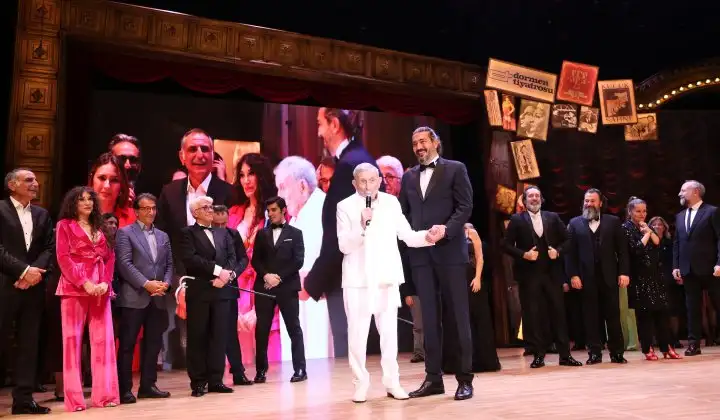 Haldun Dormen'in 70. sanat yılı unutulmaz bir gece ile kutlandı 1 Haldun Dormen’in 70. sanat yılı unutulmaz bir gece ile kutlandı