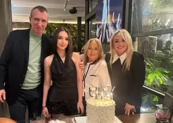 Melisa Kalaylı 16. yaşını ailesiyle kutladı