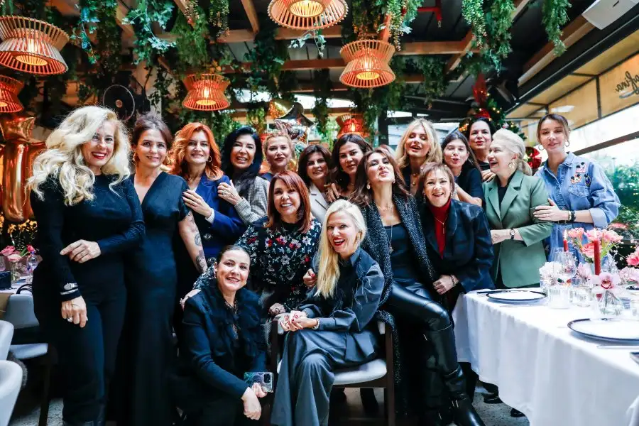 Siren Ertan'a dostlarından doğum günü 4 sirenertann1 Siren Ertan'a dostlarından doğum günü