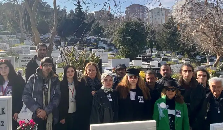 Ferdi Özbeğen, vefatının 12. yılında TEV'in düzenlediği törenle anıldı 1 Ferdi Özbeğen, vefatının 12. yılında TEV’in düzenlediği törenle anıldı