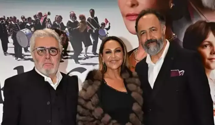Monica'yı istedim gele gele Hülya geldi 1 Monica’yı istedim gele gele Hülya geldi
