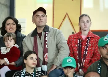 Giray Altınok ve Ezgi Mola’nın rol aldığı ‘Başka Bir Sen’den ilk kareler yayınlandı