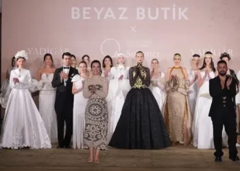 Beyaz Butik ve Sabancı Olgunlaşma Enstitüsü iş birliğiyle hayat bulan ‘Yadigâr’ koleksiyonu davetlileri geçmişe götürdü