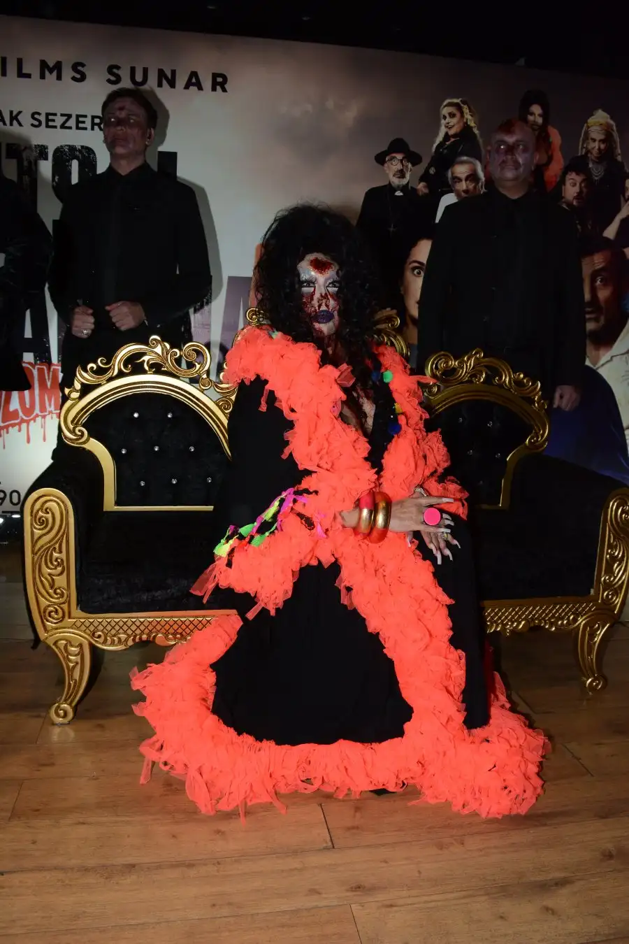 Bülent Ersoy, 'zombi' makyajıyla gündem oldu 3 zombi bulent1 Bülent Ersoy, 'zombi' makyajıyla gündem oldu