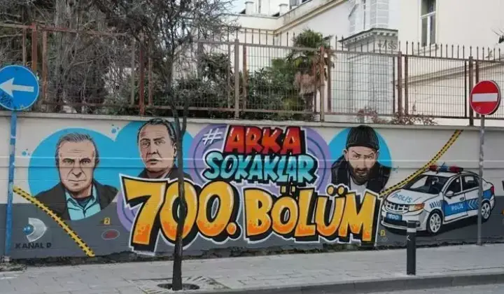 Arka Sokaklar'ın 700. bölümü kutlandı 1 Arka Sokaklar’ın 700. bölümü kutlandı