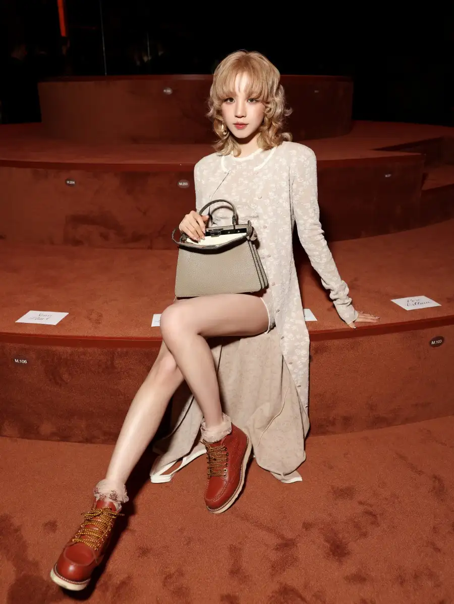 FENDI, moda dünyasındaki 100. yılını kutladı 3 Song yuqi FENDI, moda dünyasındaki 100. yılını kutladı