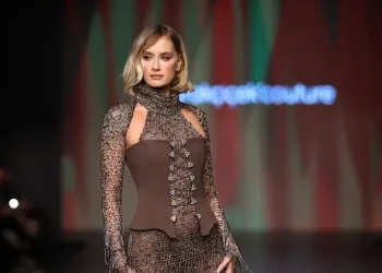 Didem Soydan, İzmir Fashion Week’te göz kamaştırdı