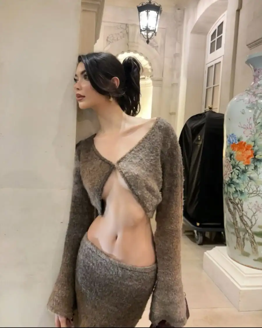 Blok 3, genç model İrem Haznedar ile yeni bir aşka yelken açtı 5 irem haznedar1 Blok 3, genç model İrem Haznedar ile yeni bir aşka yelken açtı