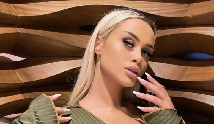 Melisa Taç, 'Beni Duy' ile listelere hızlı bir giriş yaptı 2 Melisa Taç, ‘Beni Duy’ ile listelere hızlı bir giriş yaptı