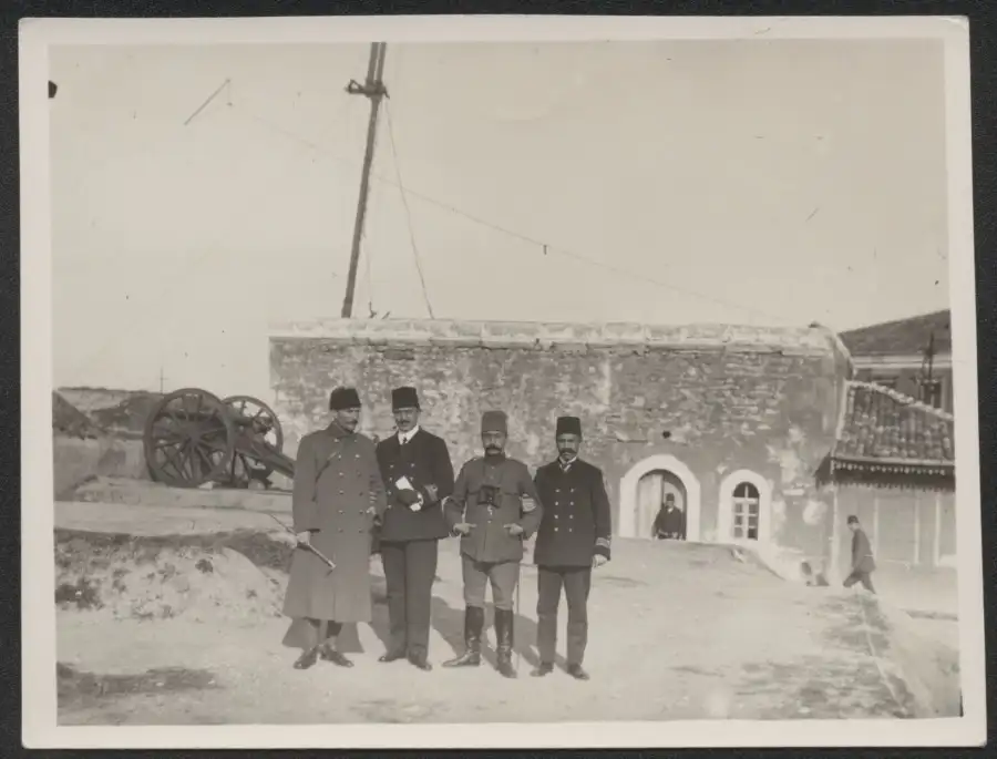 canakkalef2 Atatürk Kitaplığı'ndan çıkan Çanakkale fotoğrafları