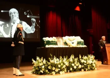 Usta sanatçı Edip Akbayram son yolculuğuna alkışlarla uğurlandı