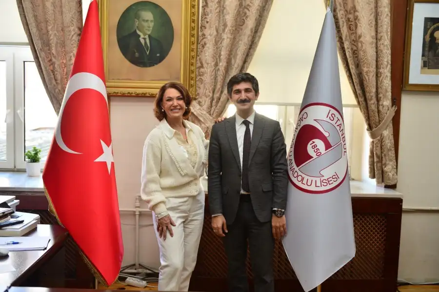 Kadriye Olgar, Cağaloğlu Anadolu Lisesi öğrencileriyle buluştu 2 kadriye gokhan Kadriye Olgar, Cağaloğlu Anadolu Lisesi öğrencileriyle buluştu